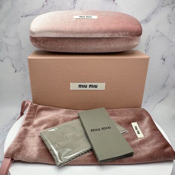 New MIU MIU Sunglasses - Picture 13 of 16